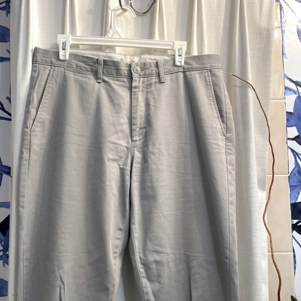 Men’s Grey J. Crew 100% Cotton Chino Pants Size 33 x 32